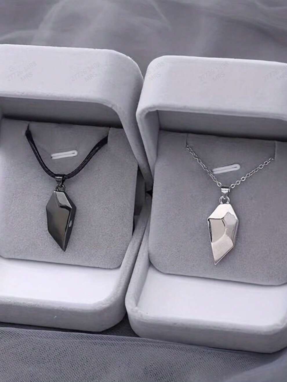 2pcs/Set Couple Magnetic Stone Attractio Heart Shaped Necklace With Pendant For Women, Gift