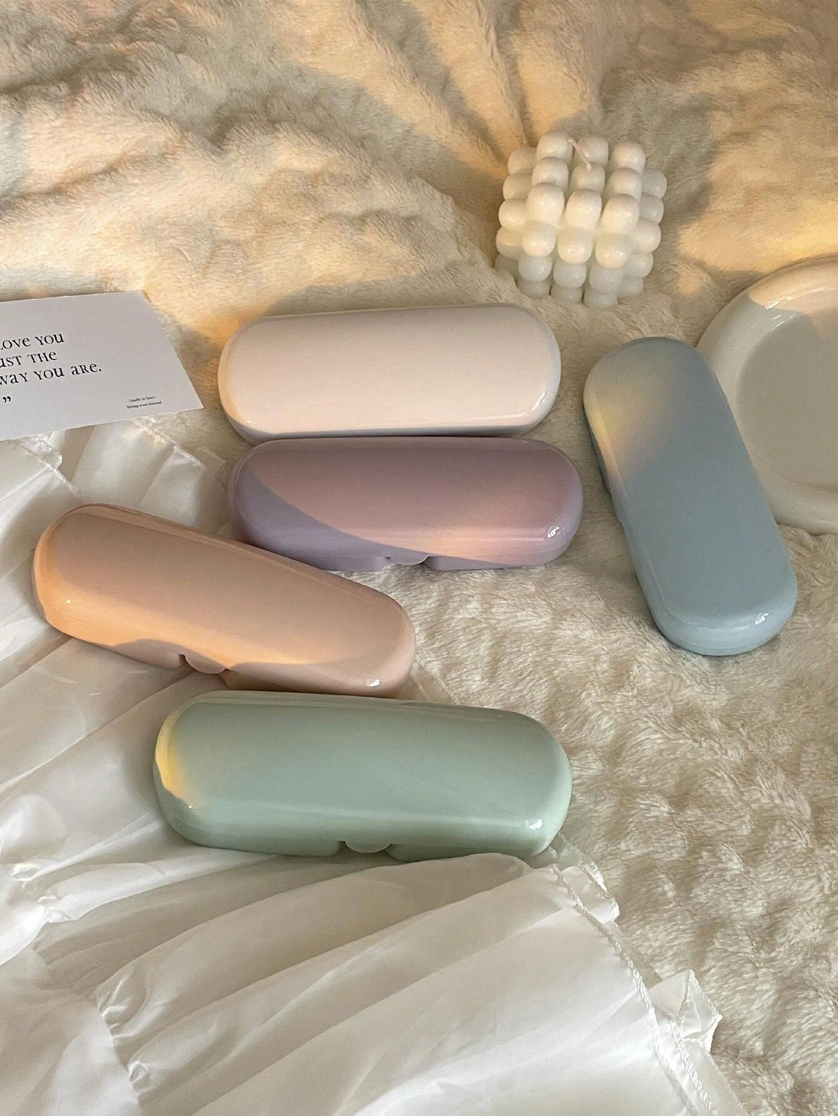 Creamy/Monet-Style Solid Color Glasses Case, New Trendy And Simple Design, Convenient And Portable With Waterproof And Dustproof Function (Small Size, Made Of Plastic Material)