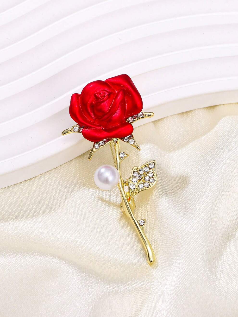 1pc Fashionable Alloy Rose Design Brooch With Faux Pearl & Rhinestone Decor, Suitable For Women Daily Wear And As Valentine's Day Gift For Friends, Clothing Accessory