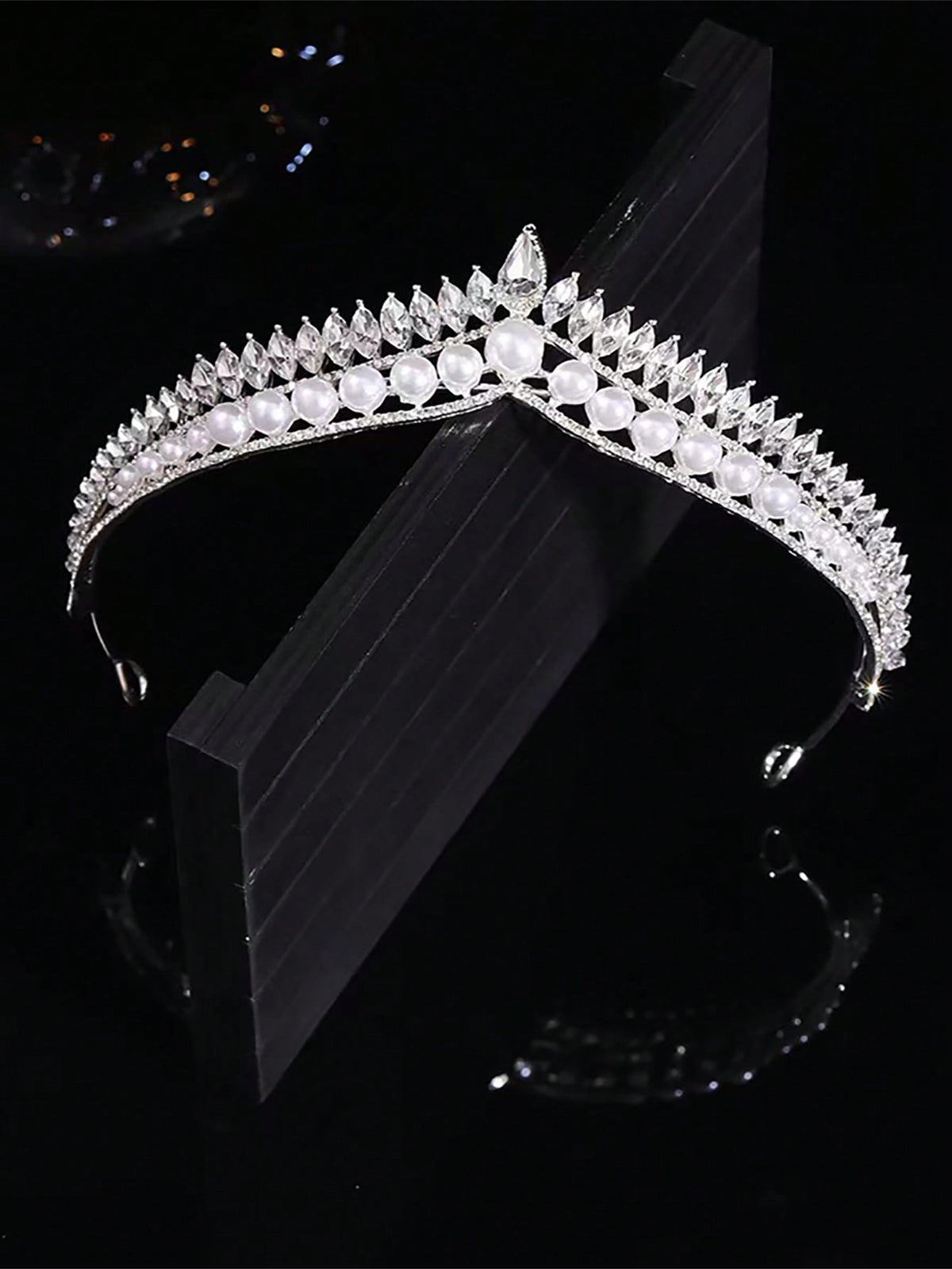 1pc Exquisite & Delicate Rhinestone & Faux Pearl Embellished Crown Headband With Luxurious And Elegant Style Suitable For Women's Wedding Party Royal