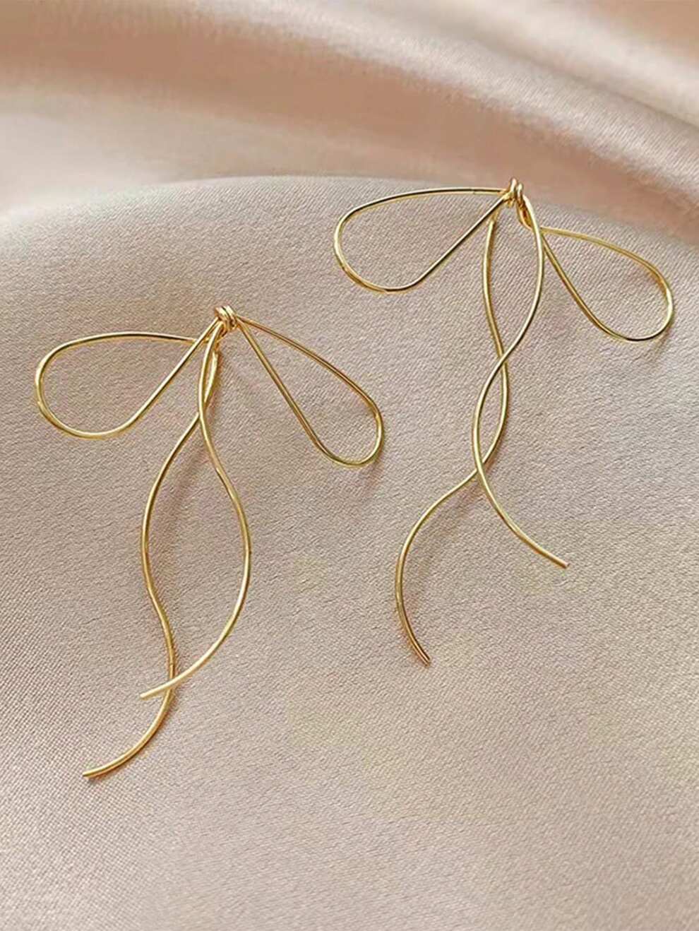 2pcs Elegant Bowknot & Line Design Earrings