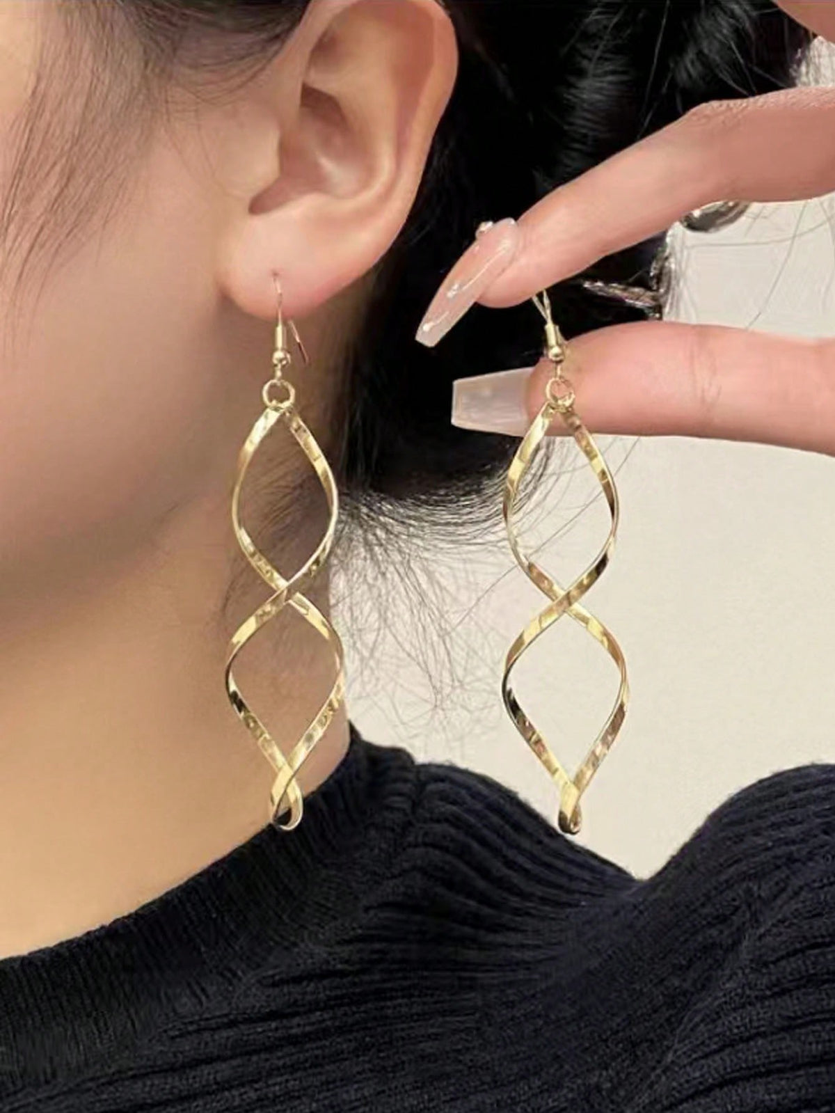 1pair European & American Style Spiral Bent Hook Wave Curve Dangle Earrings, Glossy Metallic Finish, Suitable For Women's Daily Wear