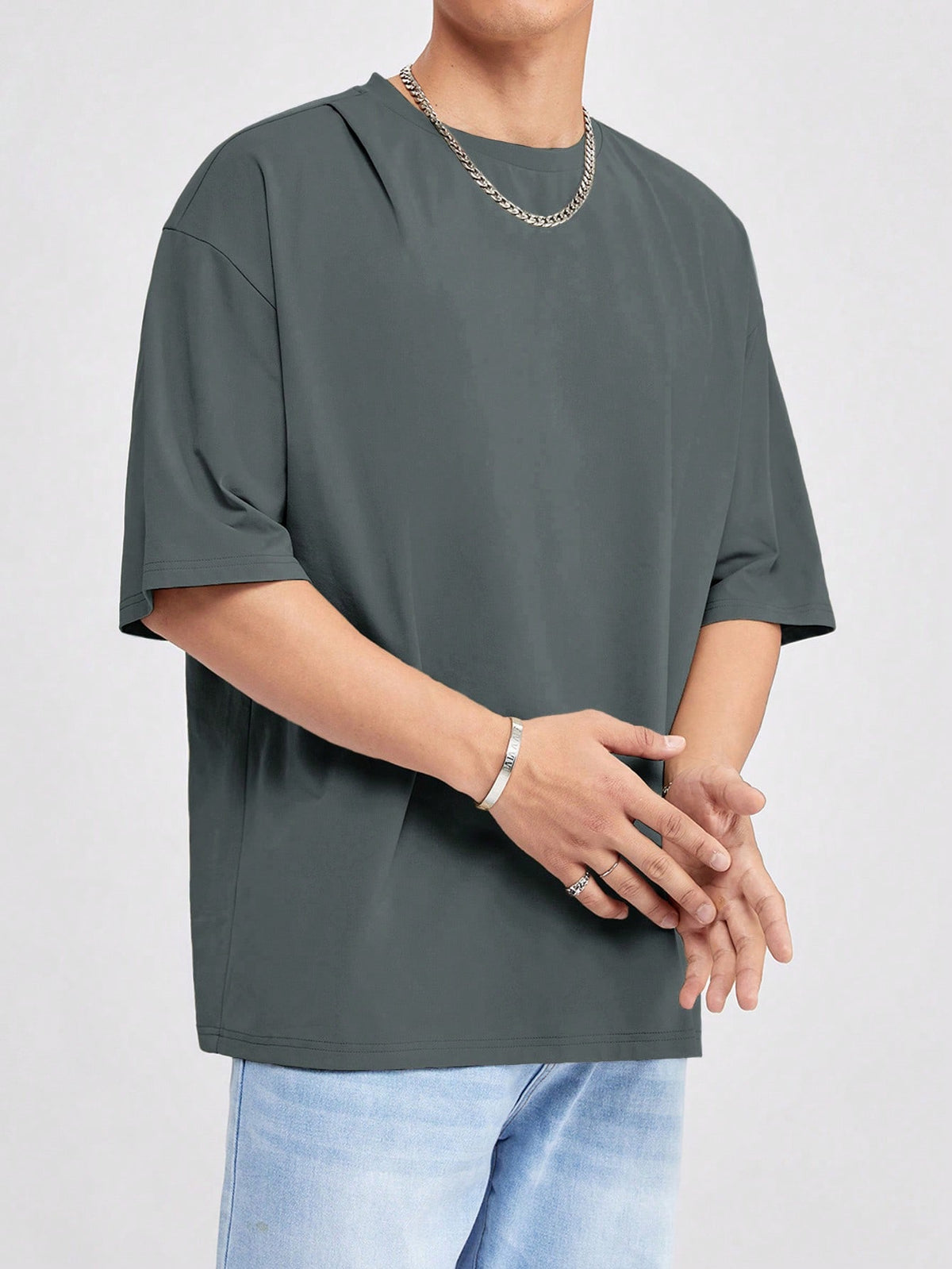 Manfinity Hypemode Oversized Men Solid Drop Shoulder T-Shirt