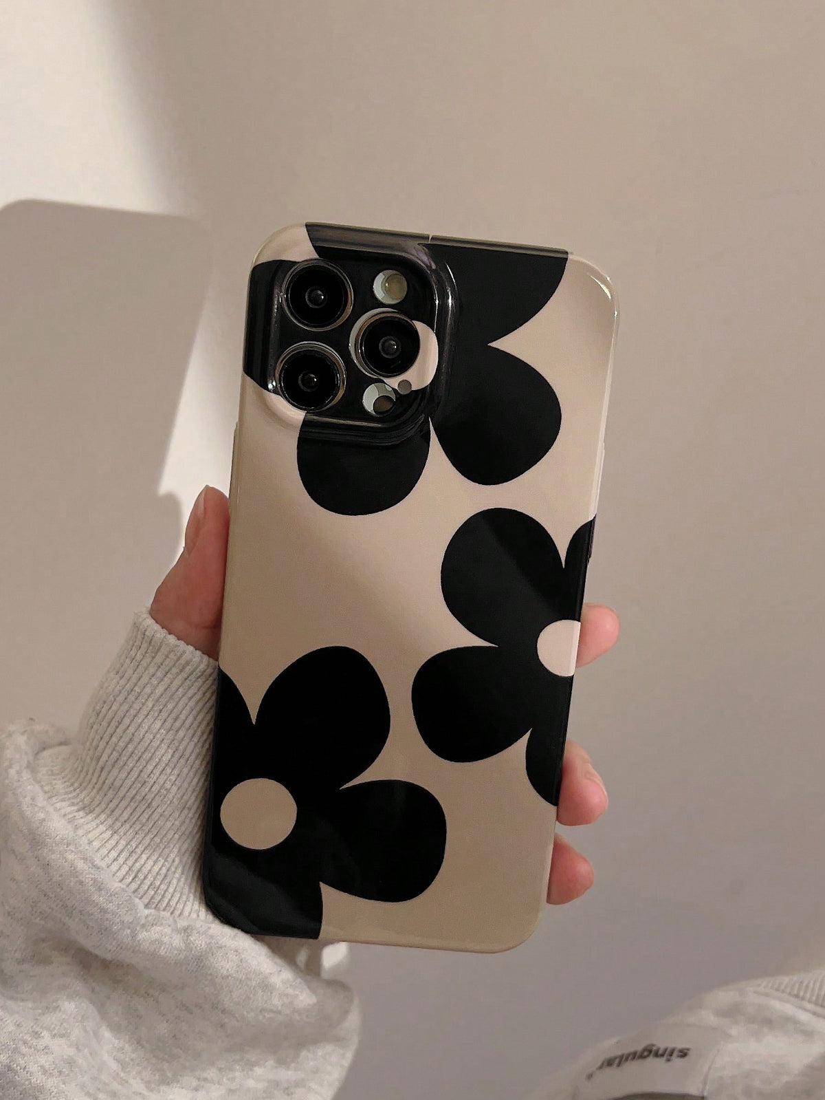 1pc GUCADI Black Flower Design Phone Case Compatible With Apple Smartphones