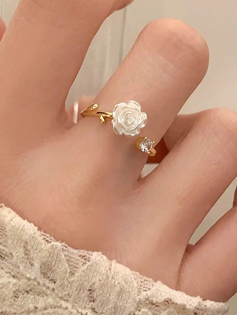 A Camellia Ring With A Gentle And Romantic Elegant Suitable For Women To Wear During Banquets, Weddings, Outings, Travel, And Photography In Daily Life