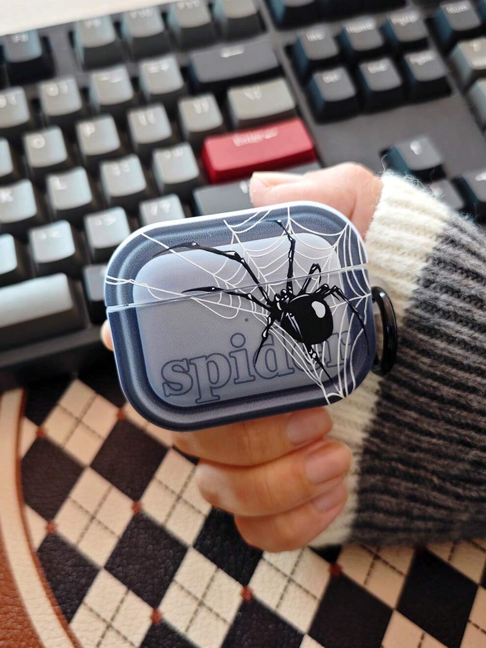 1pc Spider And White Silk Creative And Trendy Ins Style Blood-Curdling Insect-Shaped 3d Frame With Buckle Compatible With Airpods 1/2/3/Pro/Pro2 Case, Suitable For Men And Women