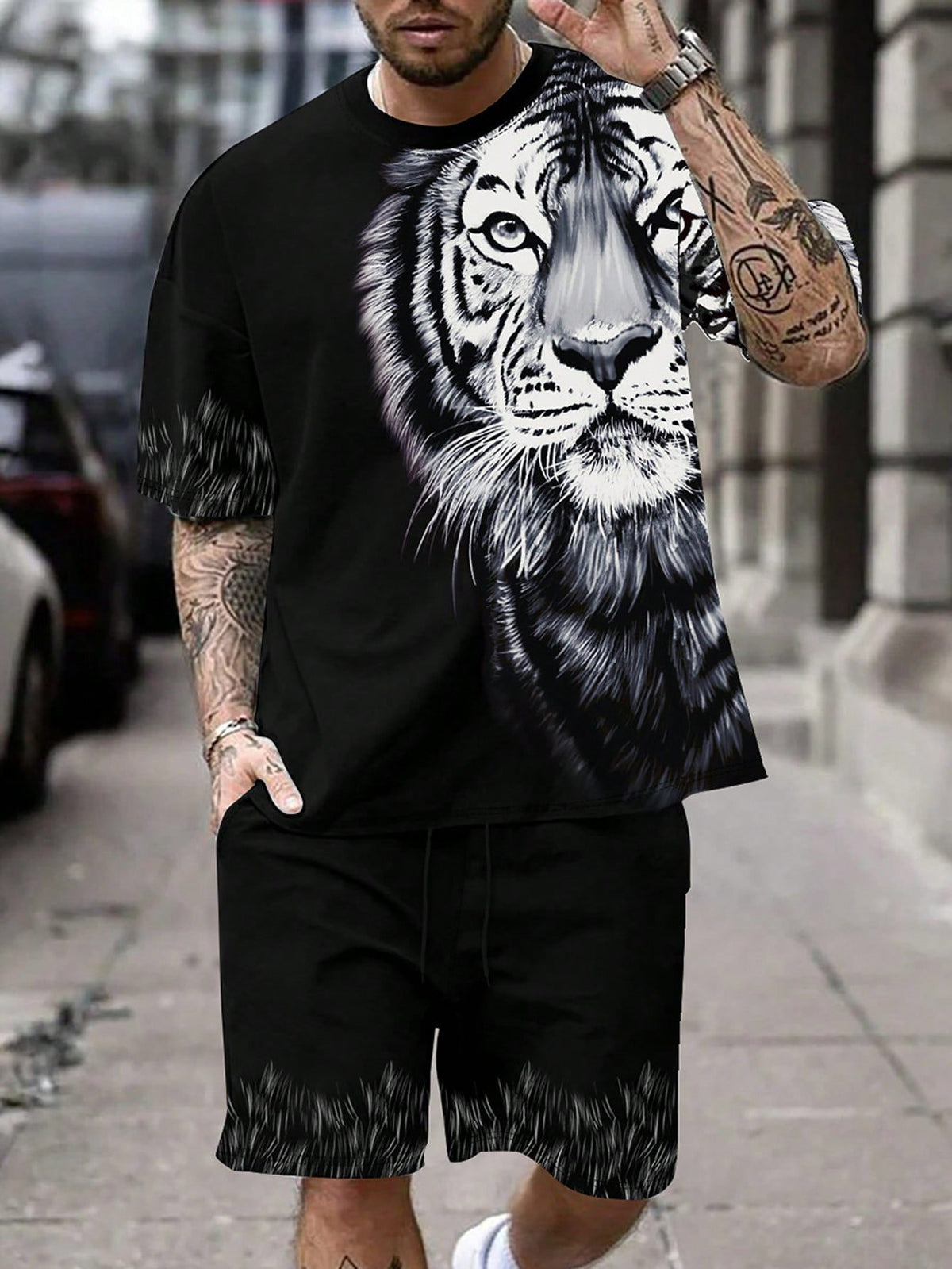 Manfinity LEGND Men Tiger Print Round Neck Casual Everyday Spring Summer Short Sleeve T-Shirt And Shorts Set