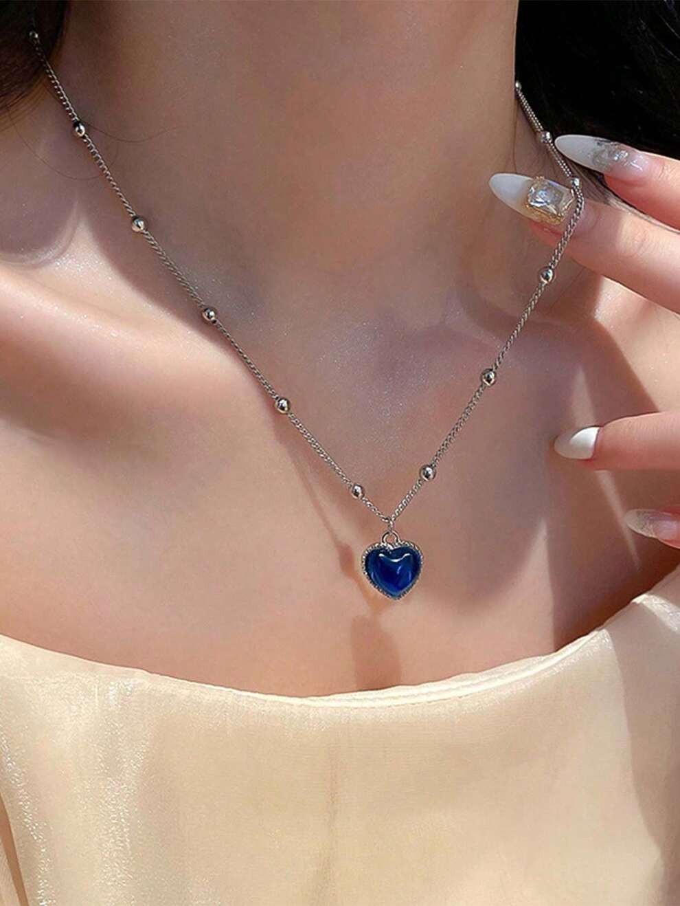 1pc Creative Temperature-Sensitive Color Changing Heart Pendant Necklace For Women