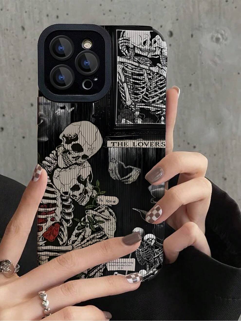 Horror 1pc Personality Skull Couple Pattern Faux Leather Grain Soft Anti-Drop Phone Case Compatible With Iphone And Samsung