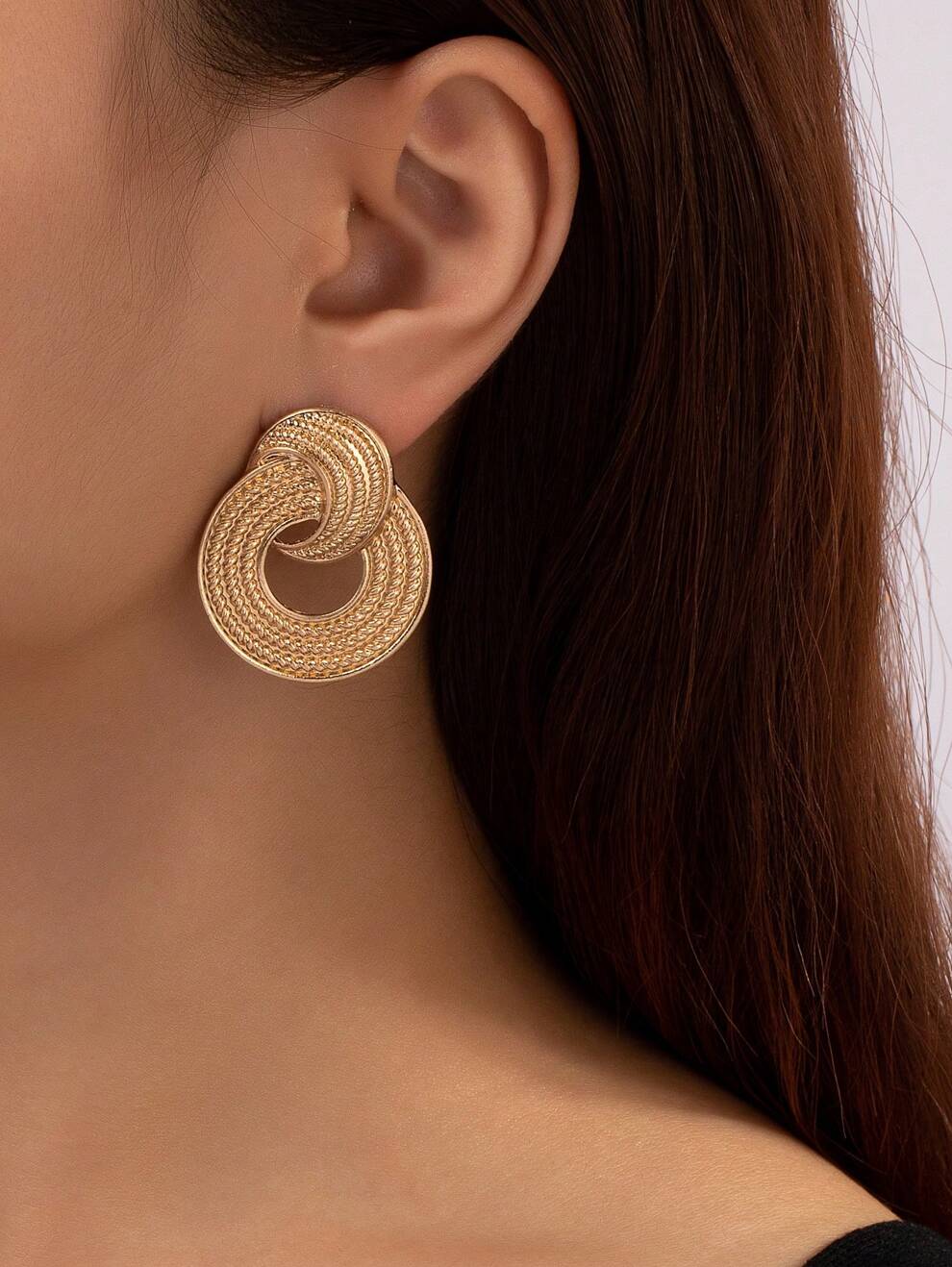 1pair European & American Style Gold-Color Geometric Design, Chic & Delicate, Twisted Lines Striped Pattern, Vintage & High-End Ear Accessories