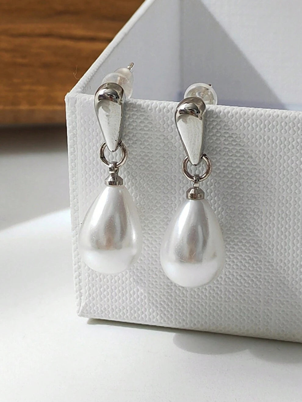 1pair Fashionable Simple & Elegant Waterdrop Shaped Faux Pearl Stud Earrings For Women, Perfect For Parties As Versatile Gift