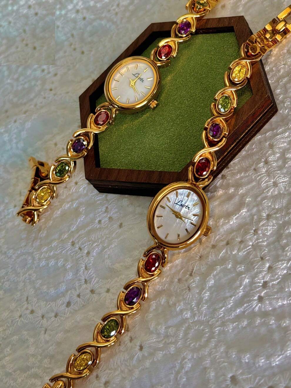 1pc New High-End Luxury Women's Watch Embedded With Colorful Tourmalines, Diamonds And An Oval Shaped Mother Of Pearl Dial. It Can Be Worn On A Daily Basis, Or For Occasions Such As Parties, Holidays