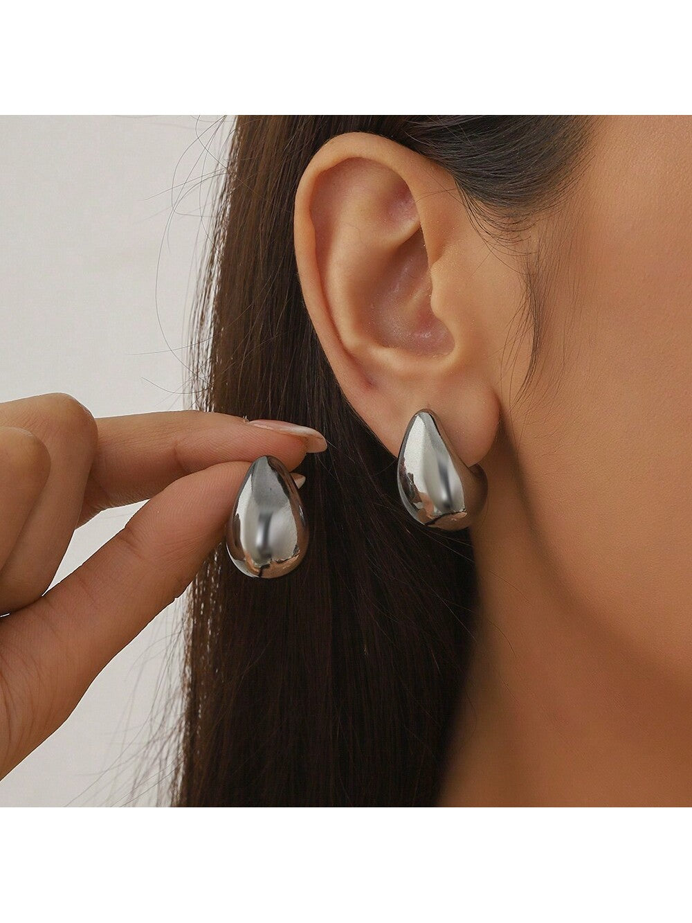 European And American Style Shiny Hollow Punk Trend Zinc Alloy Teardrop Shaped Earrings, Light Gold Color, Chic And Unique, Suitable For Occasions, Daily Mix And Fashionable Internet Celebrities