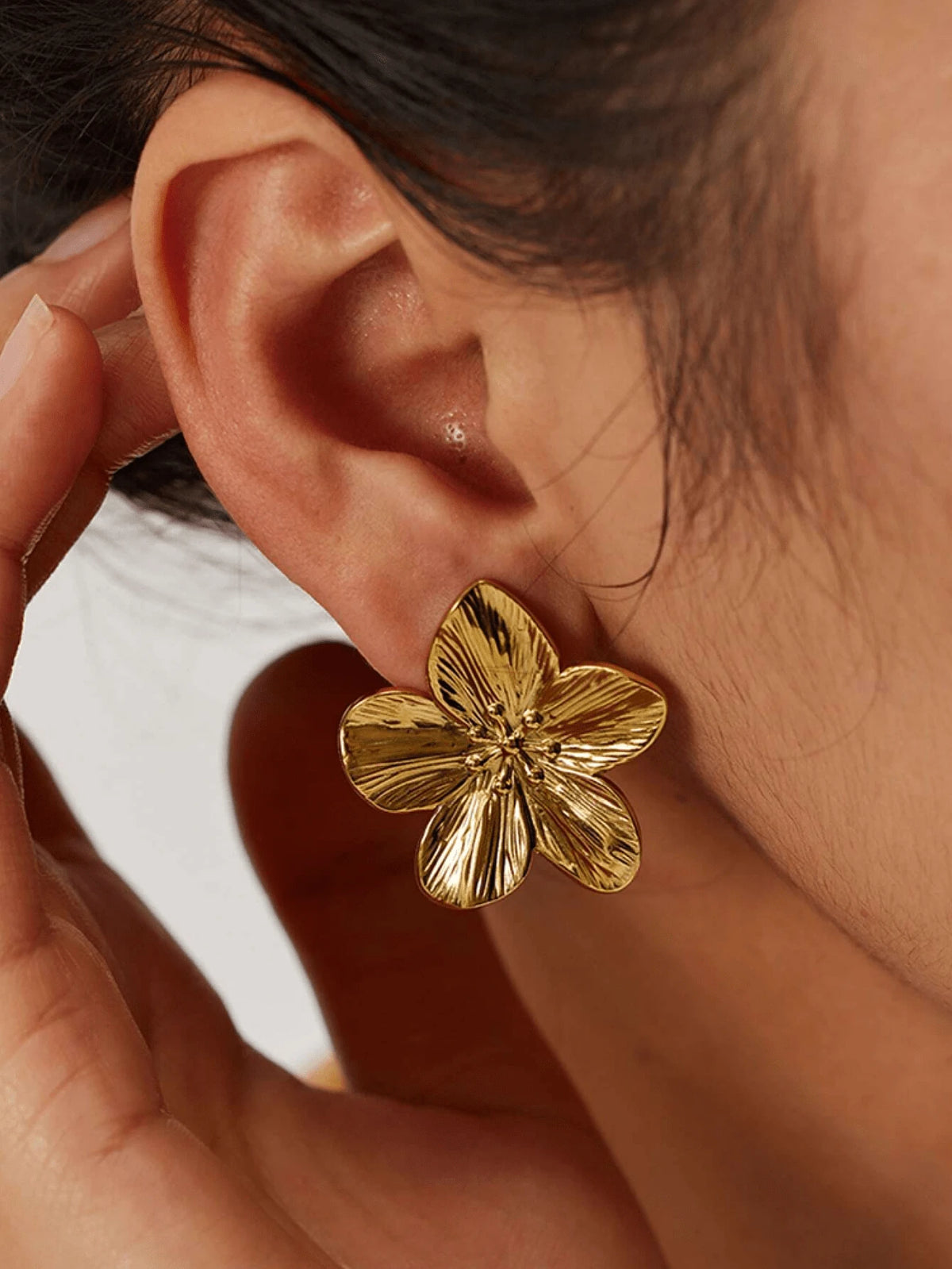 2pcs 18K Golden Stainless Steel Women Earrings With Flower & Five-Leaf Clover, Suitable For Gift, Party And Team-Building