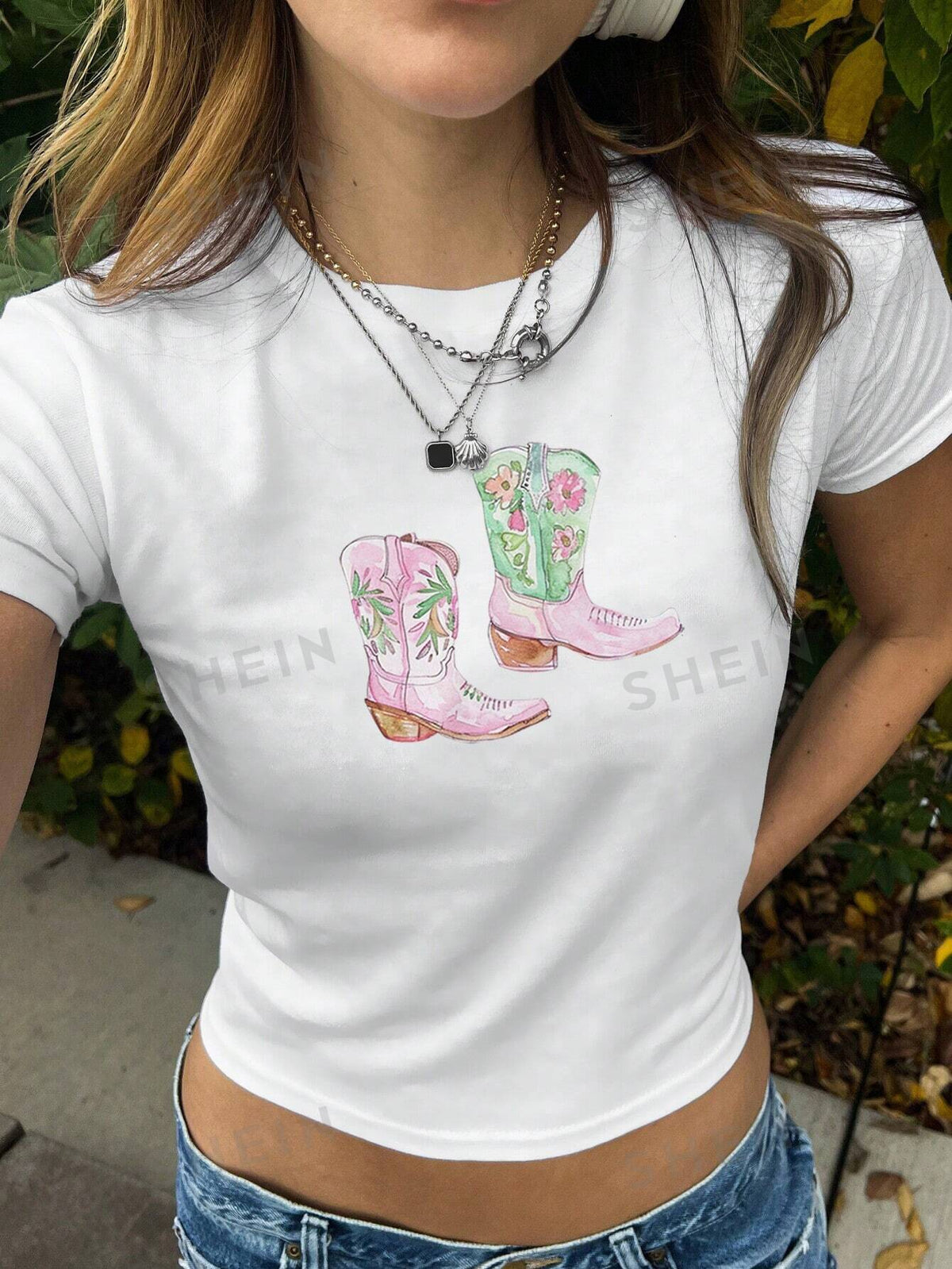 SHEIN EZwear Summer White Women Crop Top Western Boots Printed Western Elements Belly-Baring Baby Tee