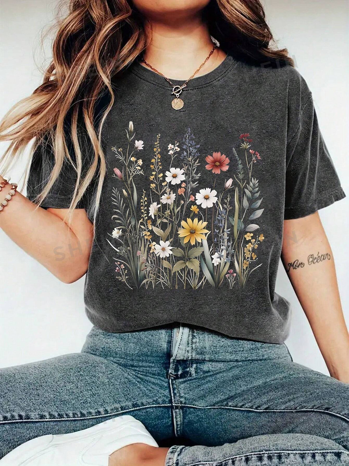 SHEIN LUNE Women's Round Neck Floral Printed Casual T-Shirt