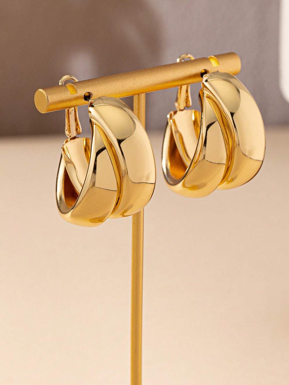 1pair European And American Fashionable Gold-Plated C Design Earrings Suitable For Daily Wear By Women