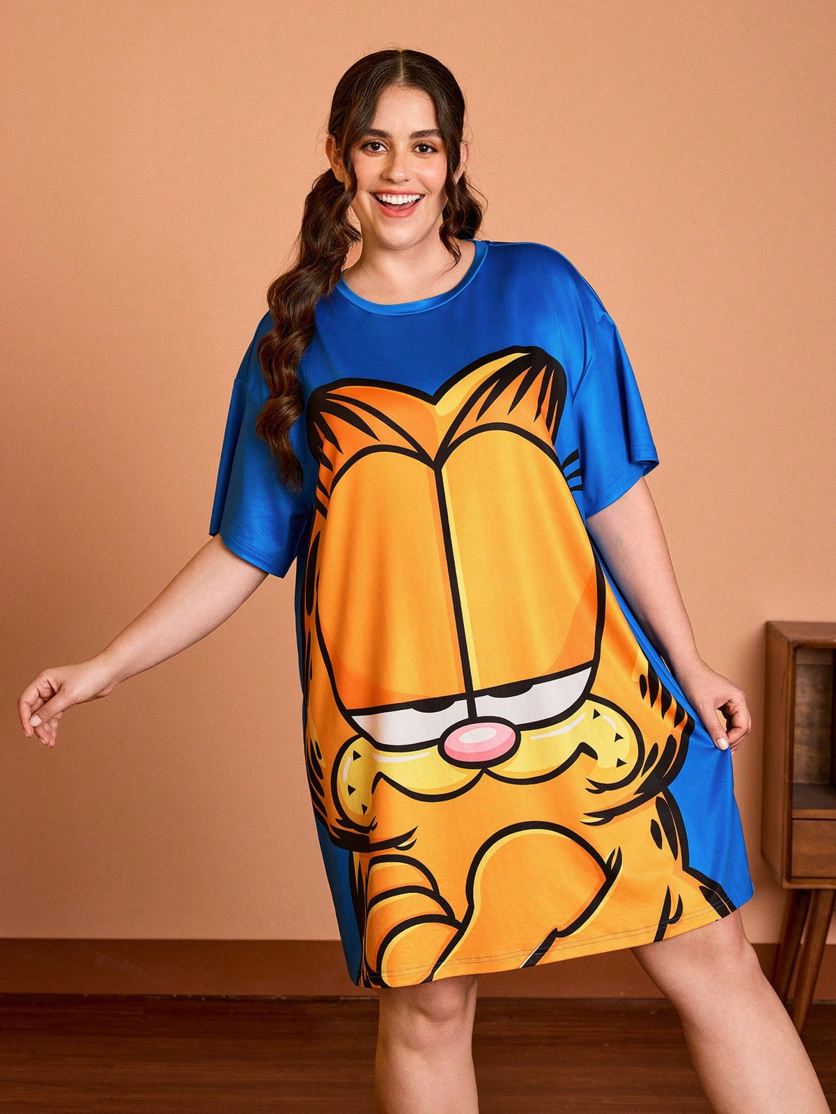 GARFIELD X SHEIN Plus Size Casual And Fashionable Cartoon Print Summer Sleepwear For Women, Classic And Versatile Style, Elastic Knit Fabric, Casual And Comfortable, Blue Nightgown For Home