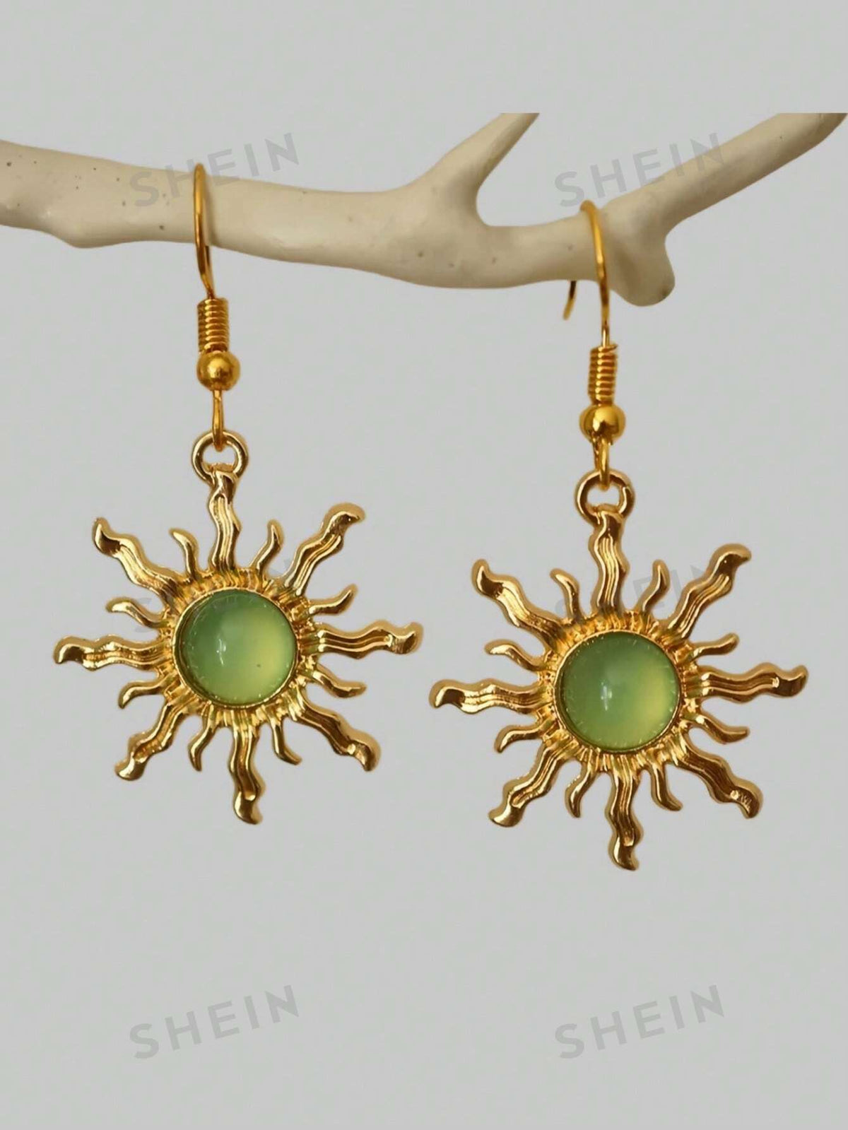 ROMWE Fairycore Stylish Gold & Green Sun Shaped Earrings