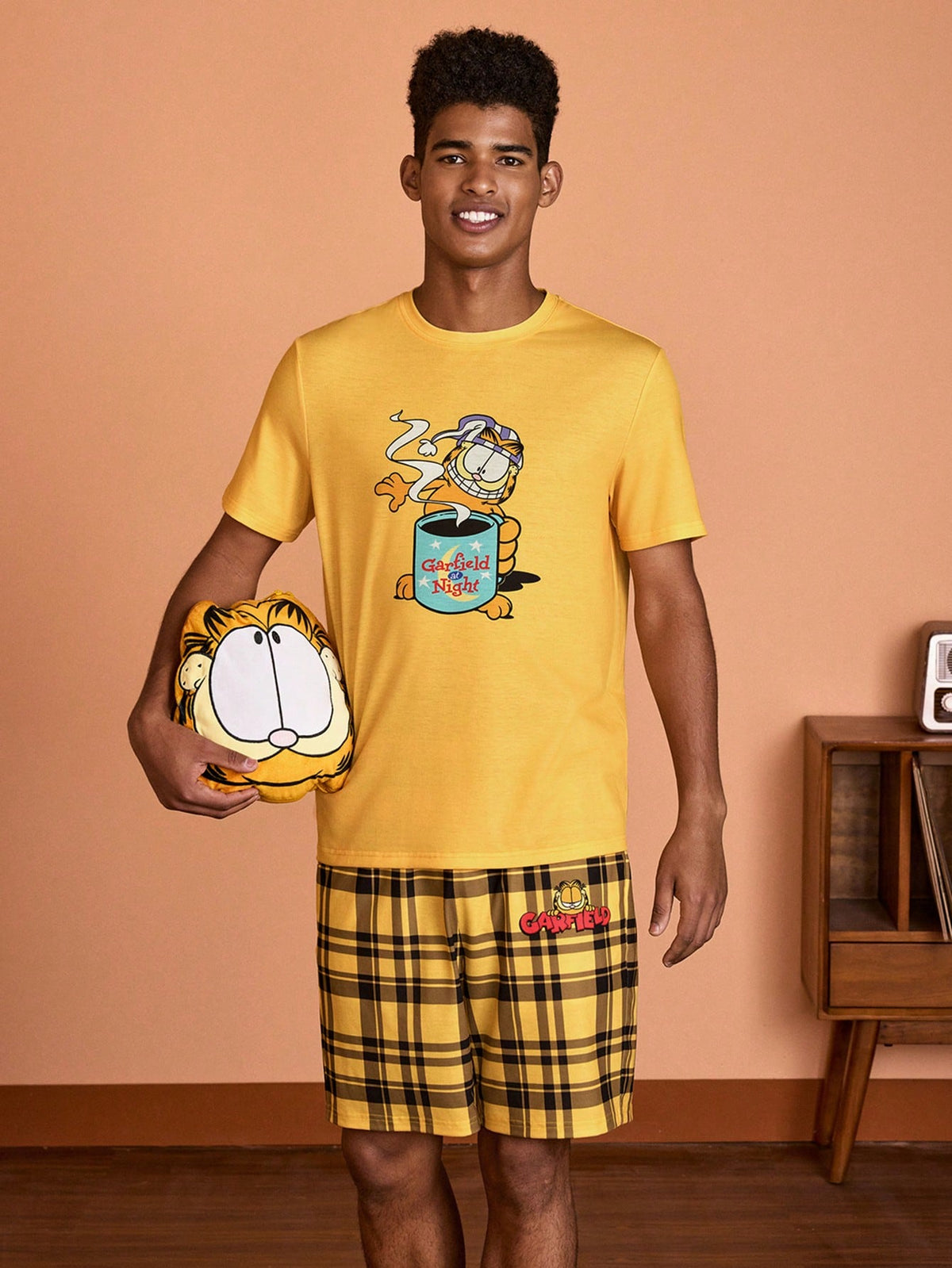 GARFIELD X SHEIN Men's Cartoon Printed Short Sleeve Top And Plaid Shorts Homewear 2pcs/Set, Summer