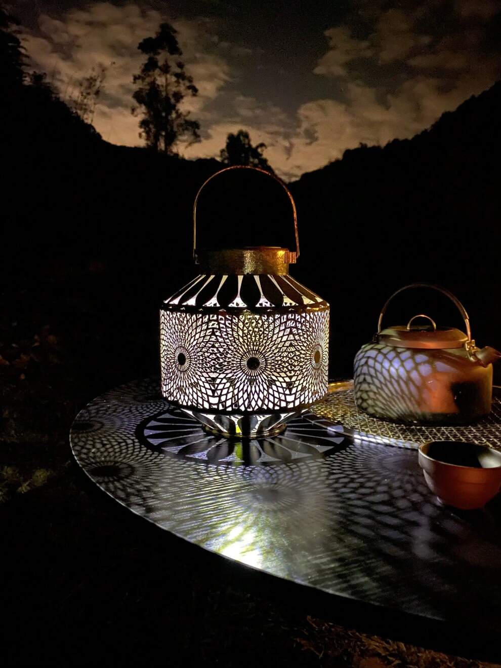 1pc Solar-Powered Wrought Iron Lantern Ornament, Vintage Hollow Outdoor Garden Lighting Lamp, Suitable For Garden, Balcony, Lawn, Camping Atmosphere Lamp, With Automatic Switch