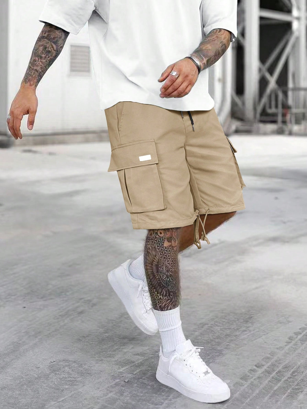 Manfinity LEGND Men's Patch Decoration Cargo Drawstring Waist Pocket Casual Shorts