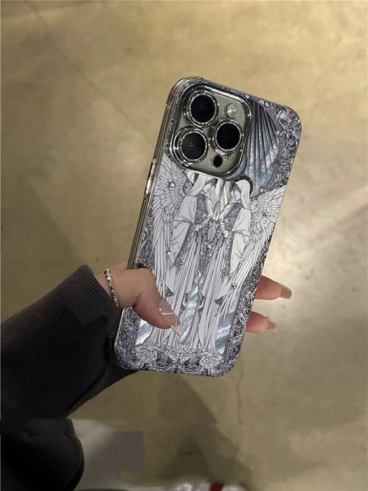 Vintage Angel Theme Phone Case, Compatible With Apple 15iPhone14, 13promax, 12 And 11, Full Coverage With Camera Lens Protection And Anti-Drop Feature, Suitable For Those Who Pursue High-End Looks