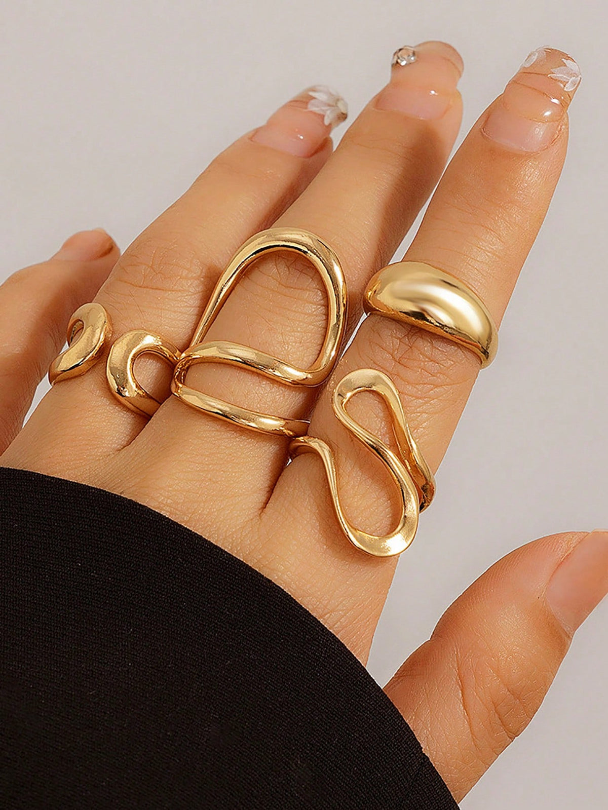 4pcs Vintage Geometric Hollow Out Rings, Liquid Irregular Abstract Rings, Adjustable Gold & Silver Ring Set, Women's Daily And Casual Holiday Decor Charm Jewelry Set Gift