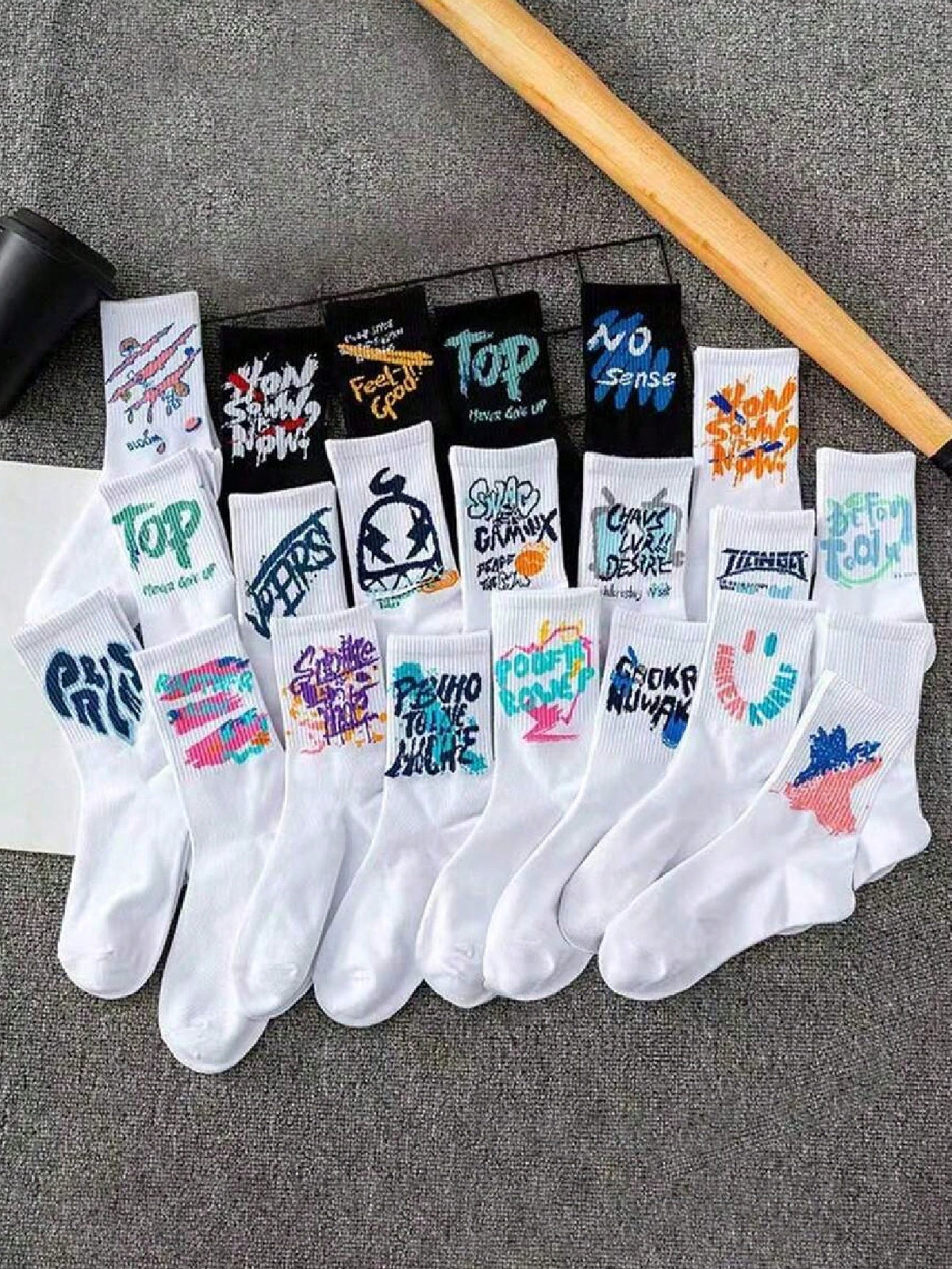 10 Pairs/Set Women's Random Color Personality Graffiti Alphabet Sweat-Absorbent & Breathable Mid-Calf Socks, Casual & Sports Style