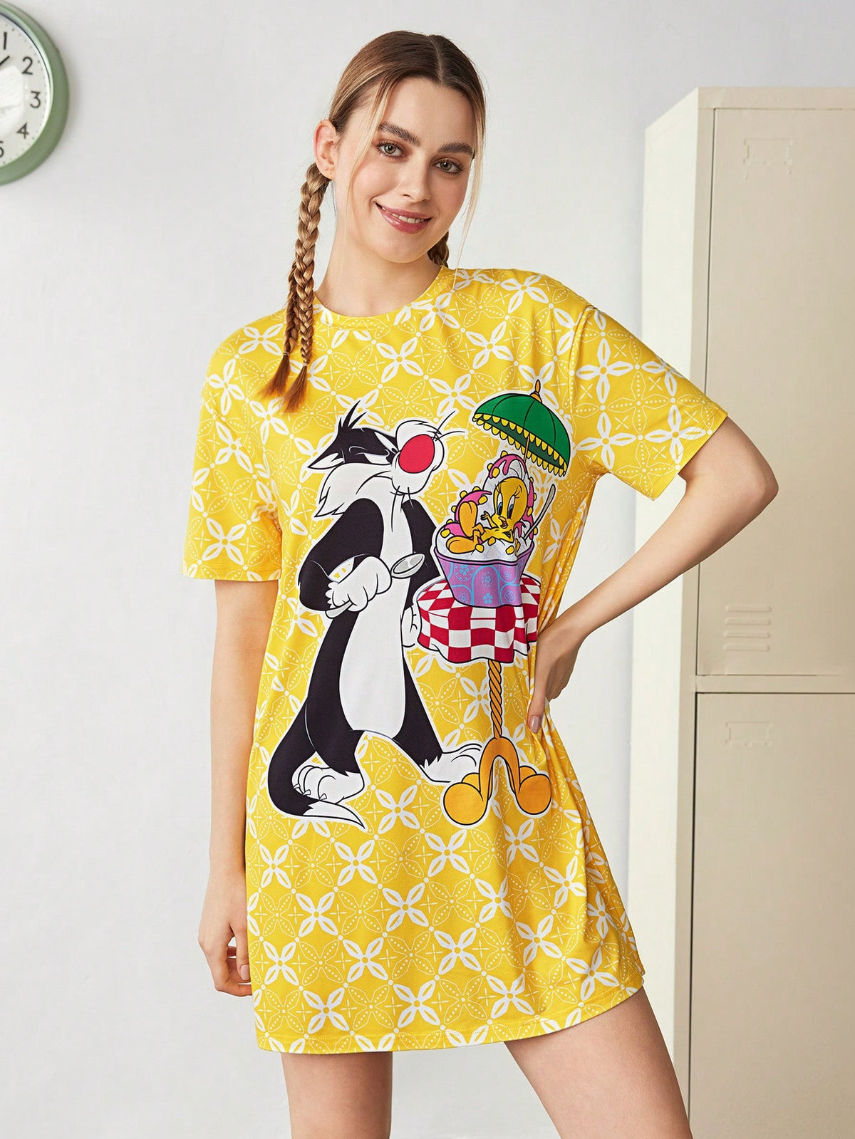 LOONEY TUNES X SHEIN Casual And Cute Cartoon Printed Loose Short-Sleeved Women's Nightgown