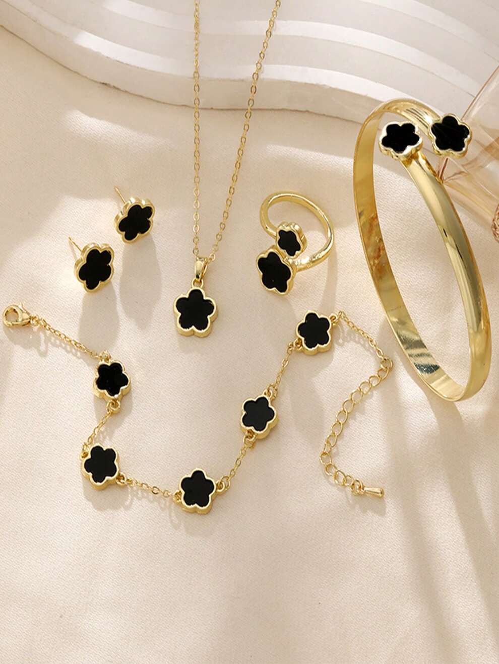 Sparkling Lucky Flower Jewelry Set With Shiny Earrings, Necklace, Bracelet And Ring For Women - Fashionable & Trendy Clover Shaped Alloy Set, Perfect As A Gift