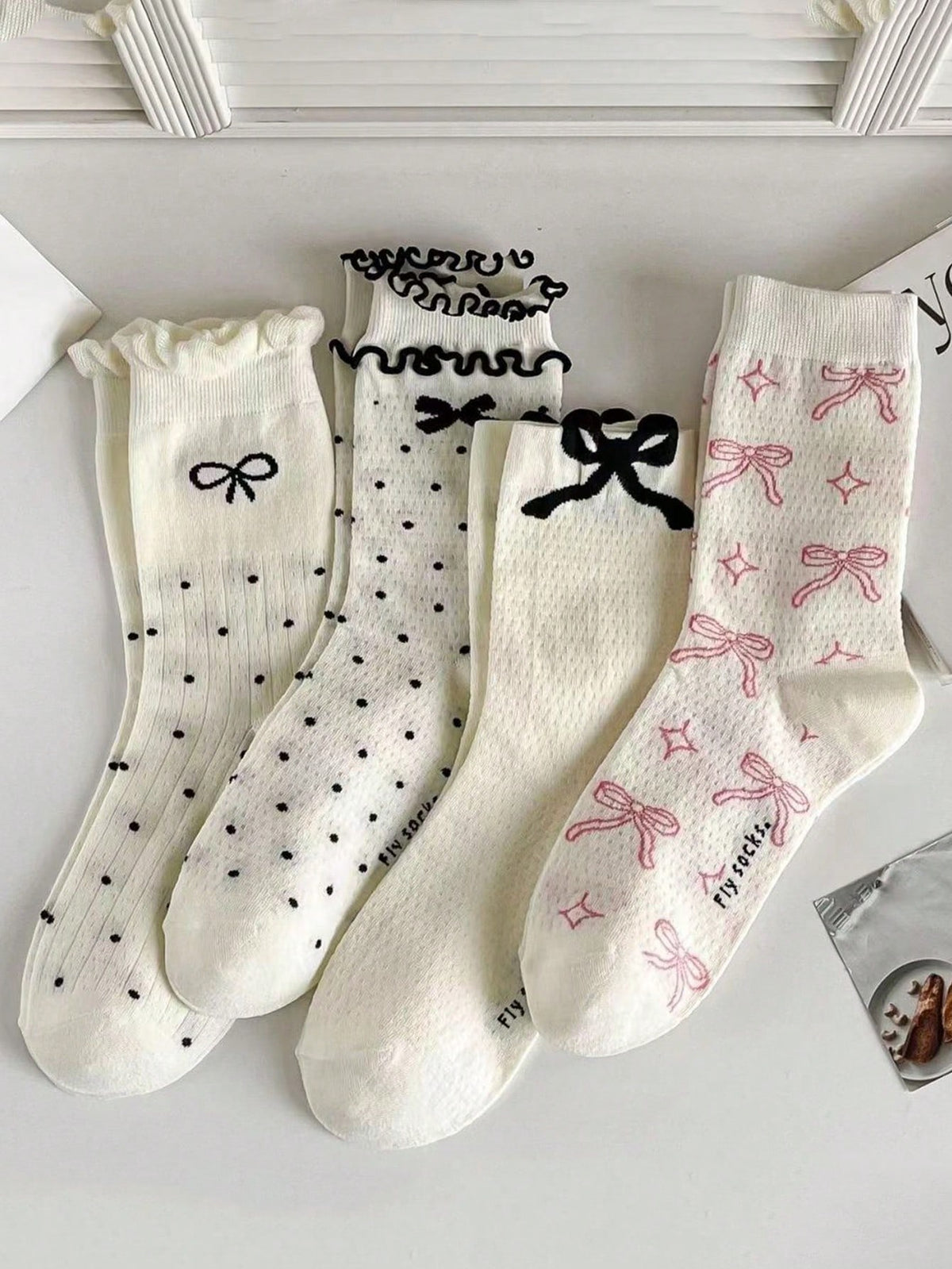 4 Pairs Random Delivery Bowknot Socks For Girls, Mid-Calf Thin Sweat-Absorbent Long Socks Black & White All-Match Ins Style, Spring & Summer