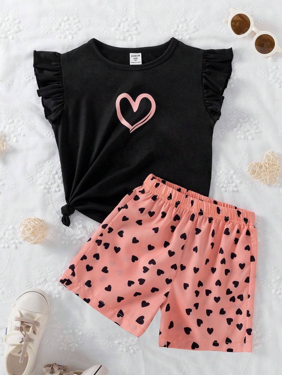 2pcs Girls' Cute Heart Pattern Round Neck Flounce Sleeve T-Shirt And Polka Dot Digital Printed Shorts Sports Set