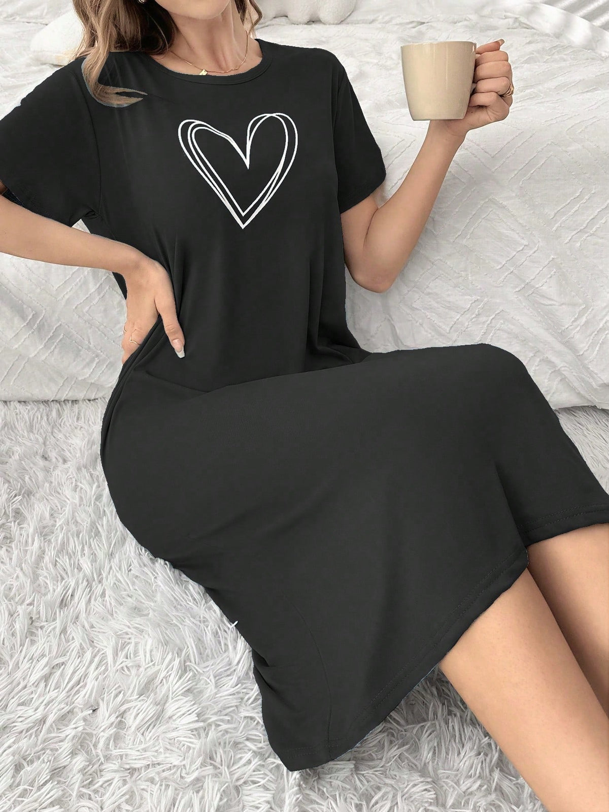 Women's Round Neck Short Sleeve Simple Heart Print Nightgown Sleep Dress