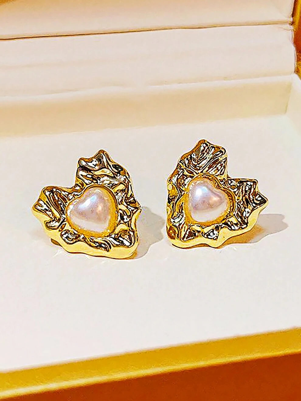 1pair Sparkling Golden Heart Shaped Pearl Stud Earrings, Luxurious Exquisite Jewelry For Women's Banquet Accessories