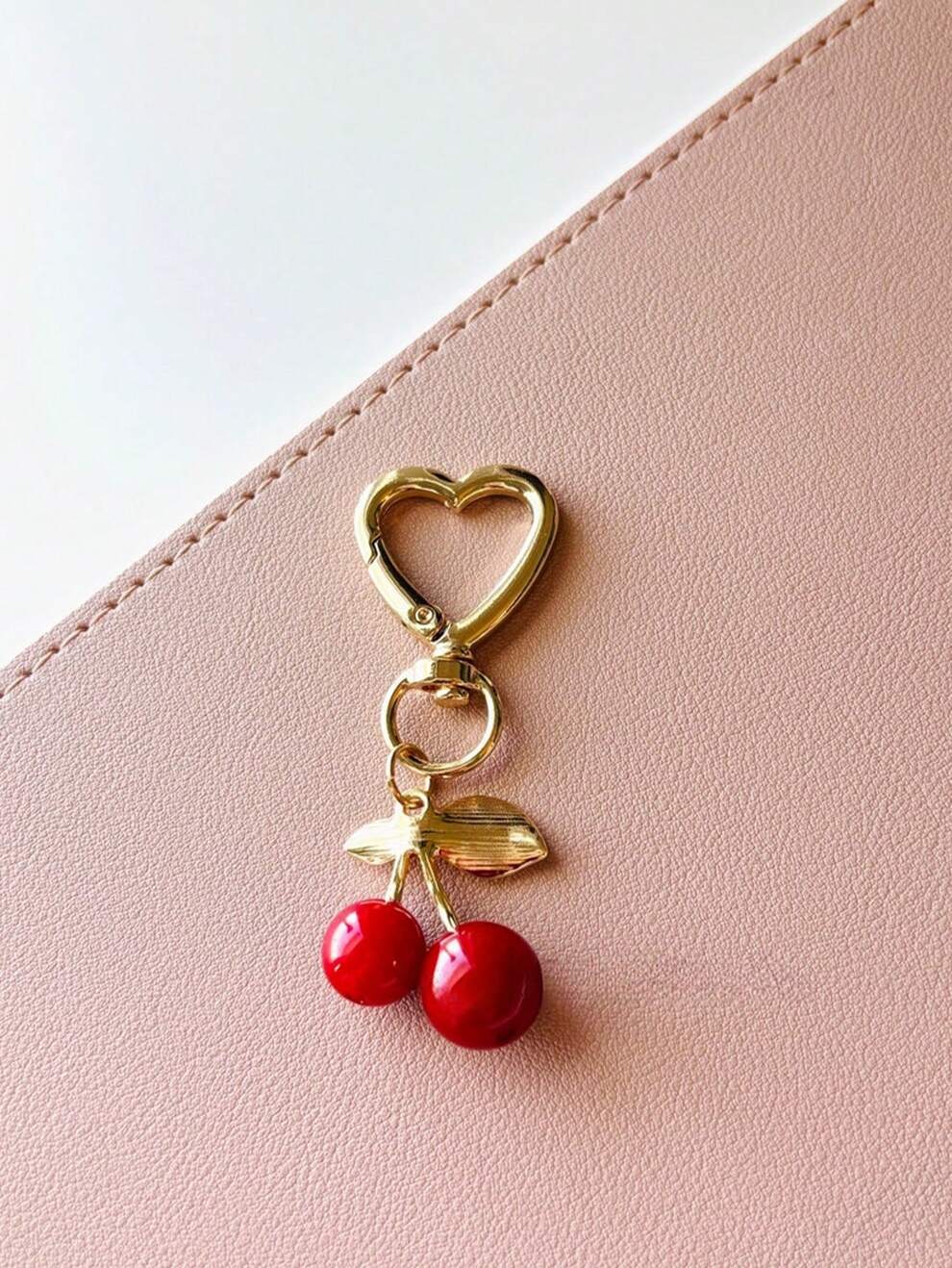 1pc Fashion High Quality Cute Cherry Key Charm - Adorable Cherry Bag Charm - Cherry Key Chain With Heart Clip Fashion Backpack Pendant Decoration