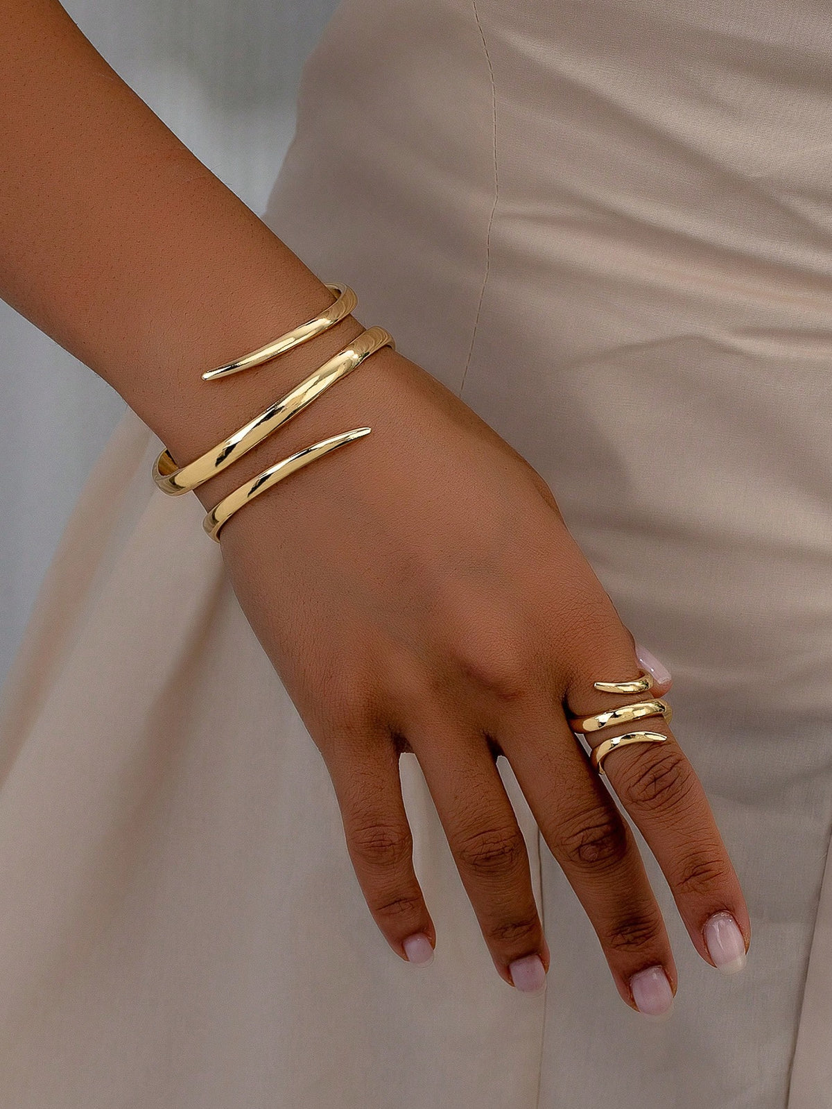 1set (1 Geometric Line Gold Bracelet And 1 Geometric Line Thick Ring) European And American Style Vintage Fashionable Gold Geometric Line Bracelet And Thick Ring Combination Set, Cool And Stylish Long