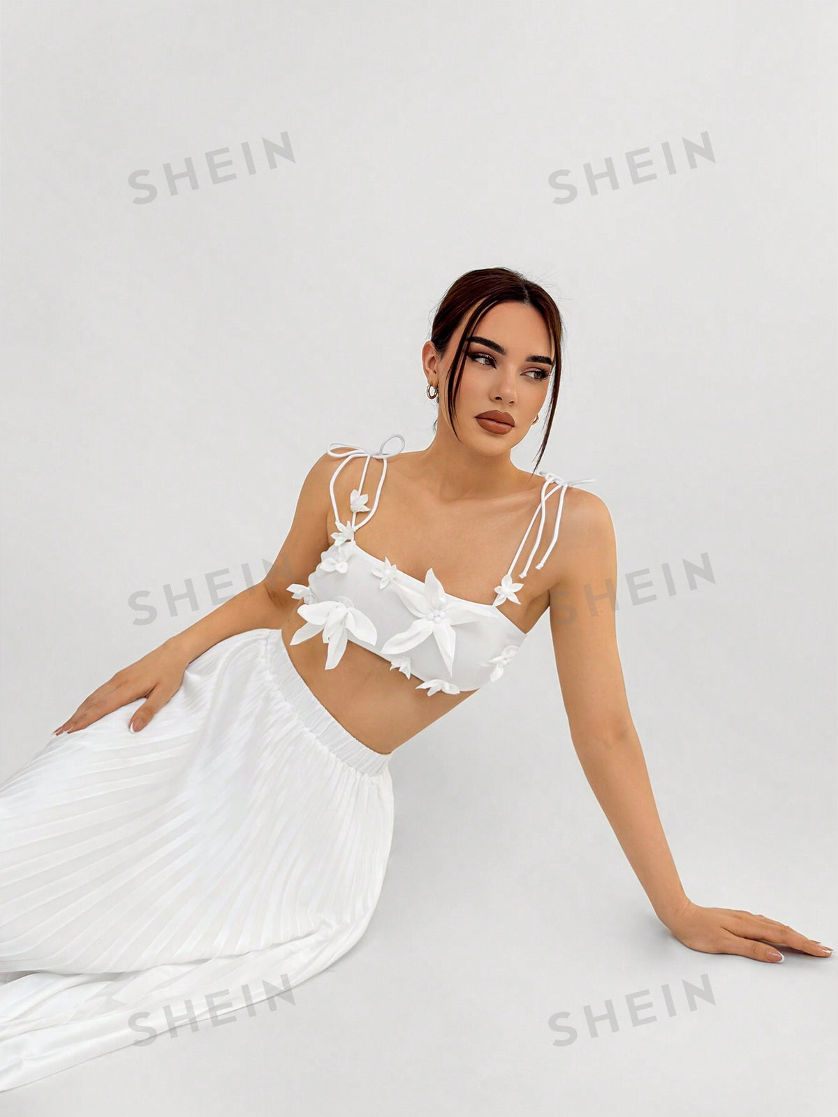 SHEIN Aloruh 3D Floral Short White Camisole