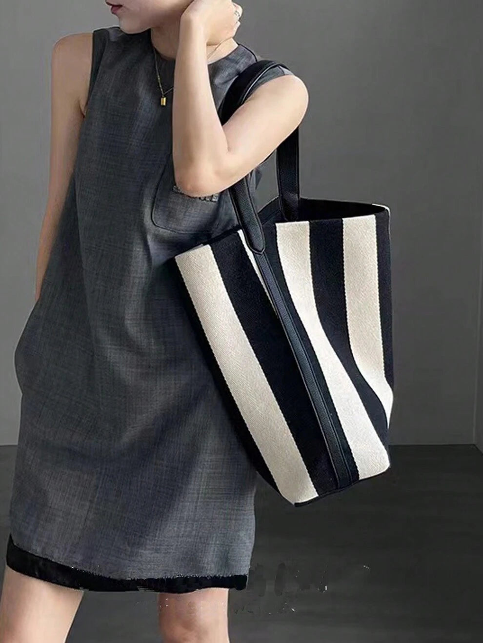 2024 Spring/Summer New Arrival Niche Striped Canvas Bag, Black & White Contrast Color Women's Bag, Color-Blocked Shoulder Bag With Large Capacity, Tote Bag, Bucket Bag, Simple And Elegant Female Bag