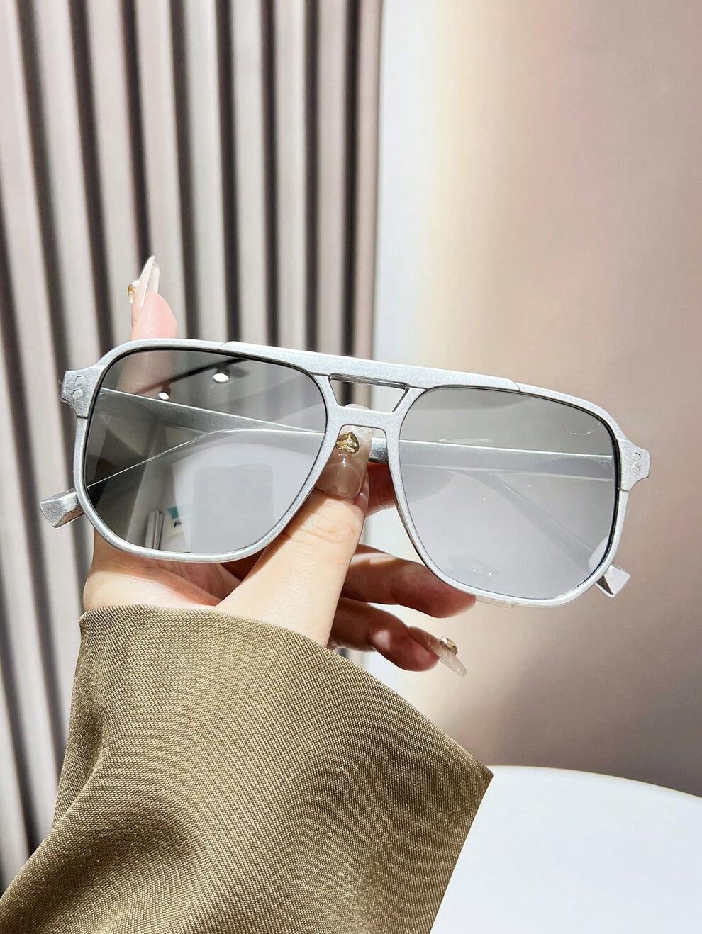 1pc Women's Plastic Silver Flat Top Hip-Hop Textured Casual Fashion Sunglasses Suitable For Outdoor Sun Protection - Sports Season