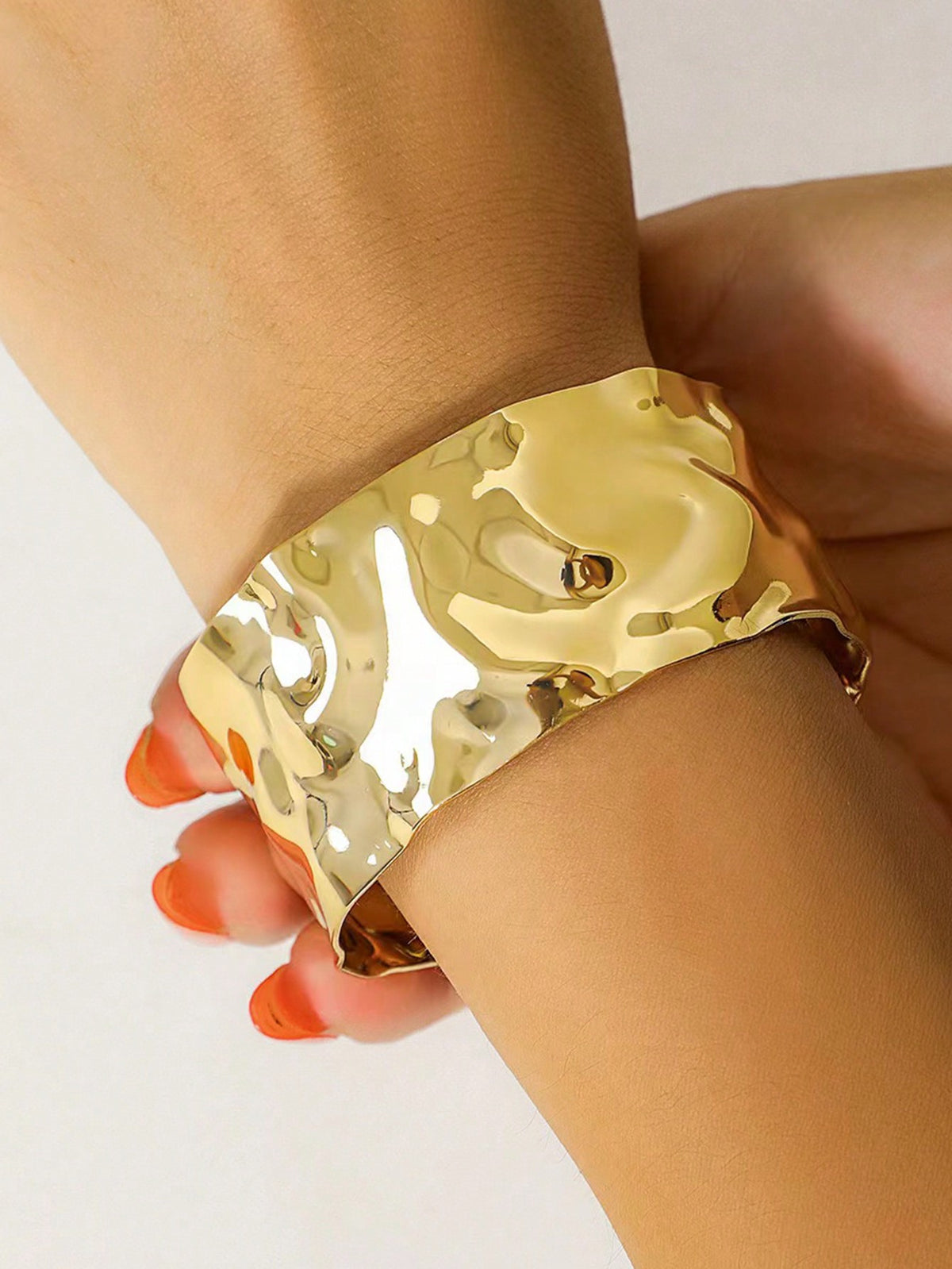 Women's Fashionable Open Cuff Bracelet With Adjustable Hammered Texture, Suitable For Daily Wear And Vacation