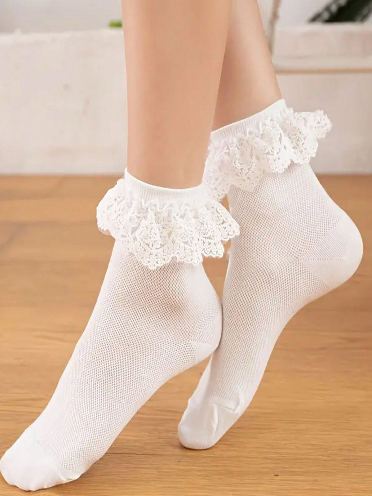 1pair Women's Mid-Calf Socks, Breathable And Comfortable, Sweet And Fresh Lace Design, Spring/Summer Style