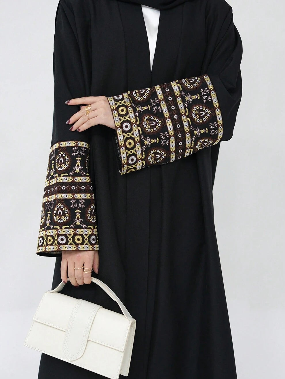 1pc Women's Fashionable Exquisite Totem Embroidered Open Abaya Suitable For Daily Gatherings In Islamic Style