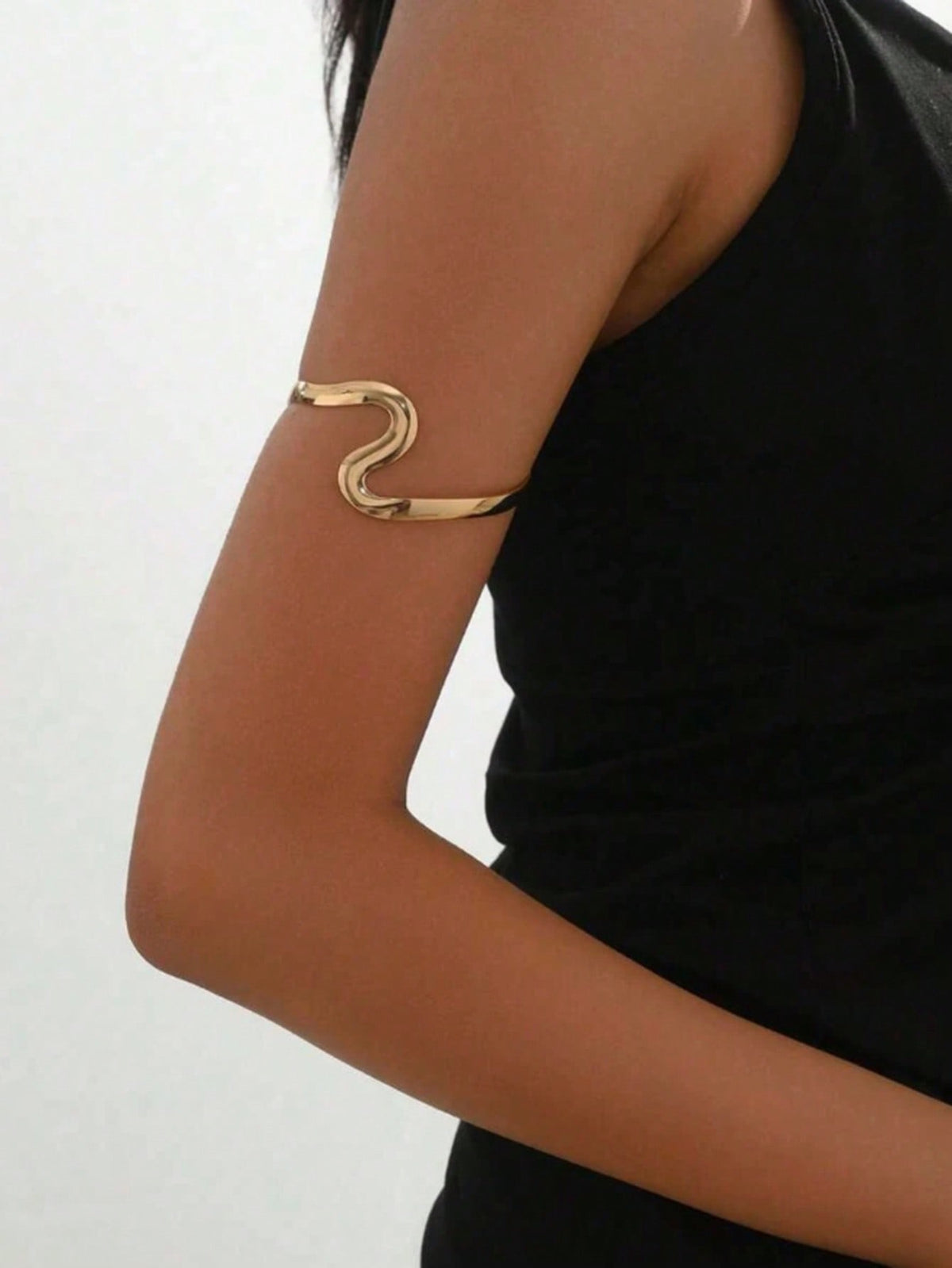 1pc Women's Simple Fashion Hollow Arm Cuff