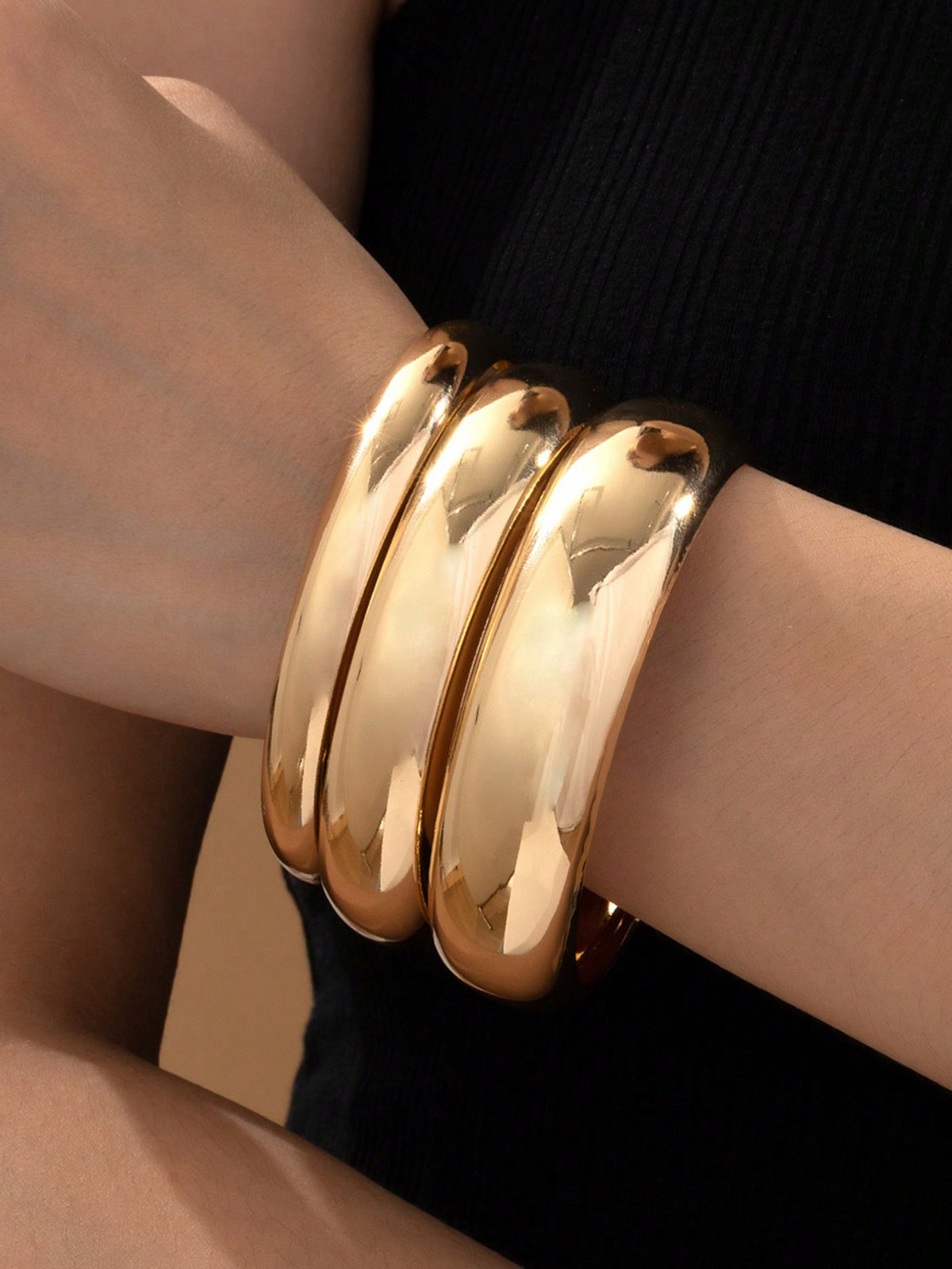 1pc Women Fashionable Exaggerated Gold Tone Stackable Plain Circle Wide Bangle Bracelet (Small/Medium/Large Size)