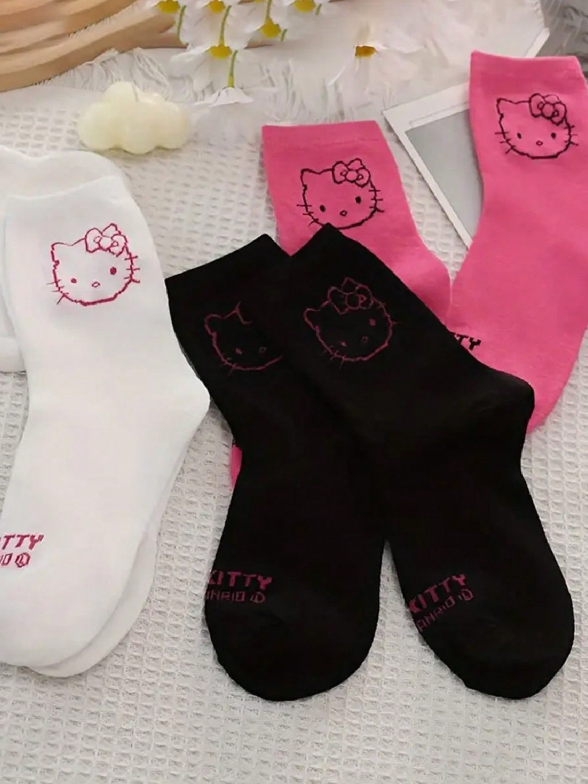 1Pair Hello Kitty Socks Cute Soft Japanese Style Mid Tube Socks Kitty Cat Cute Animal Themed Patterns Hosiery(Some Parts May Be Random)