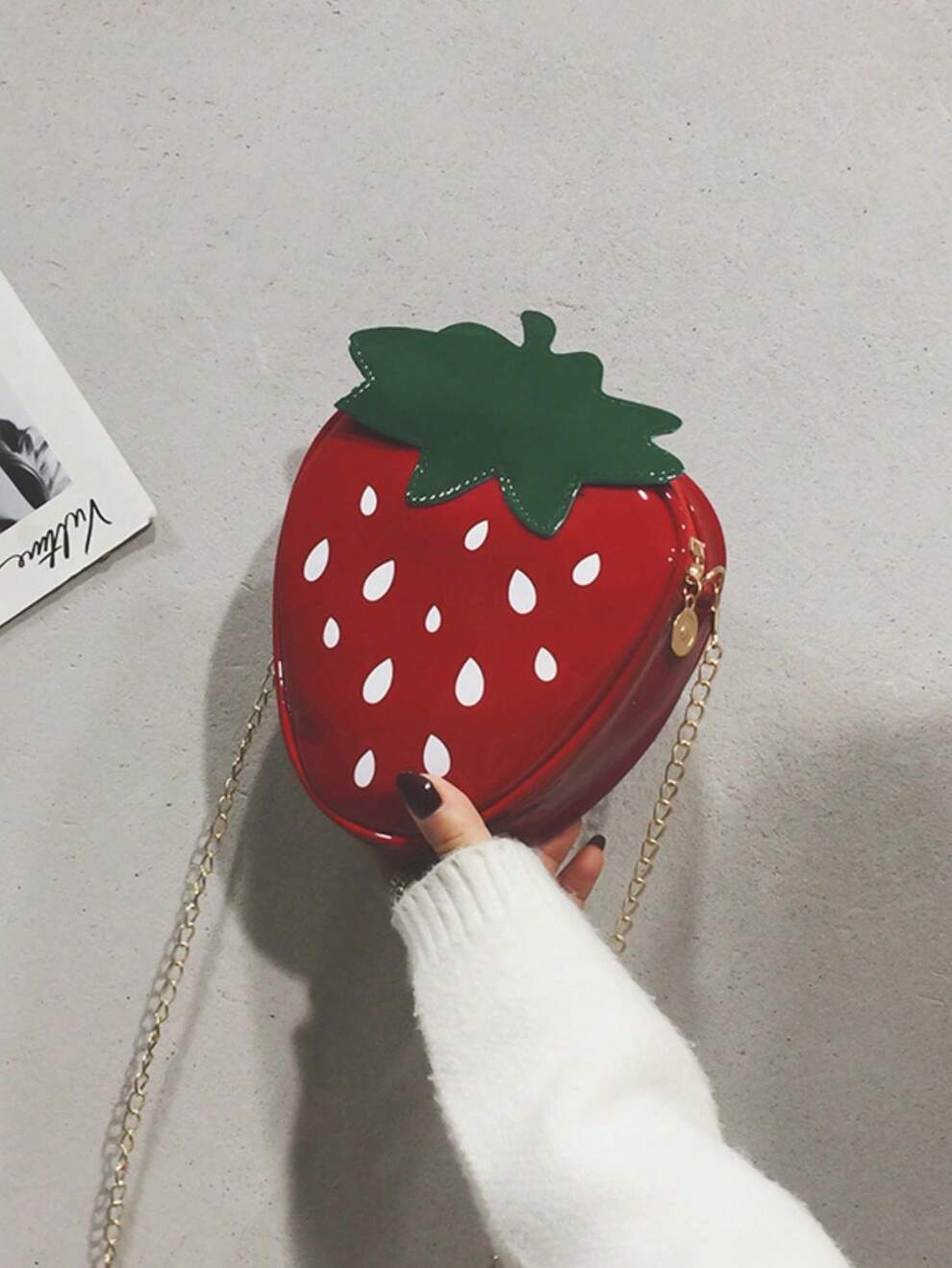 Cartoon Pu Leather Strawberry Design Fashionable Cute Dating Gift Shoulder & Crossbody Bag With Chain Strap For Girls Kawaii Ice Cream Shape Crossbody Bag Cute Mini Shoulder Bag for Girls Lightweight