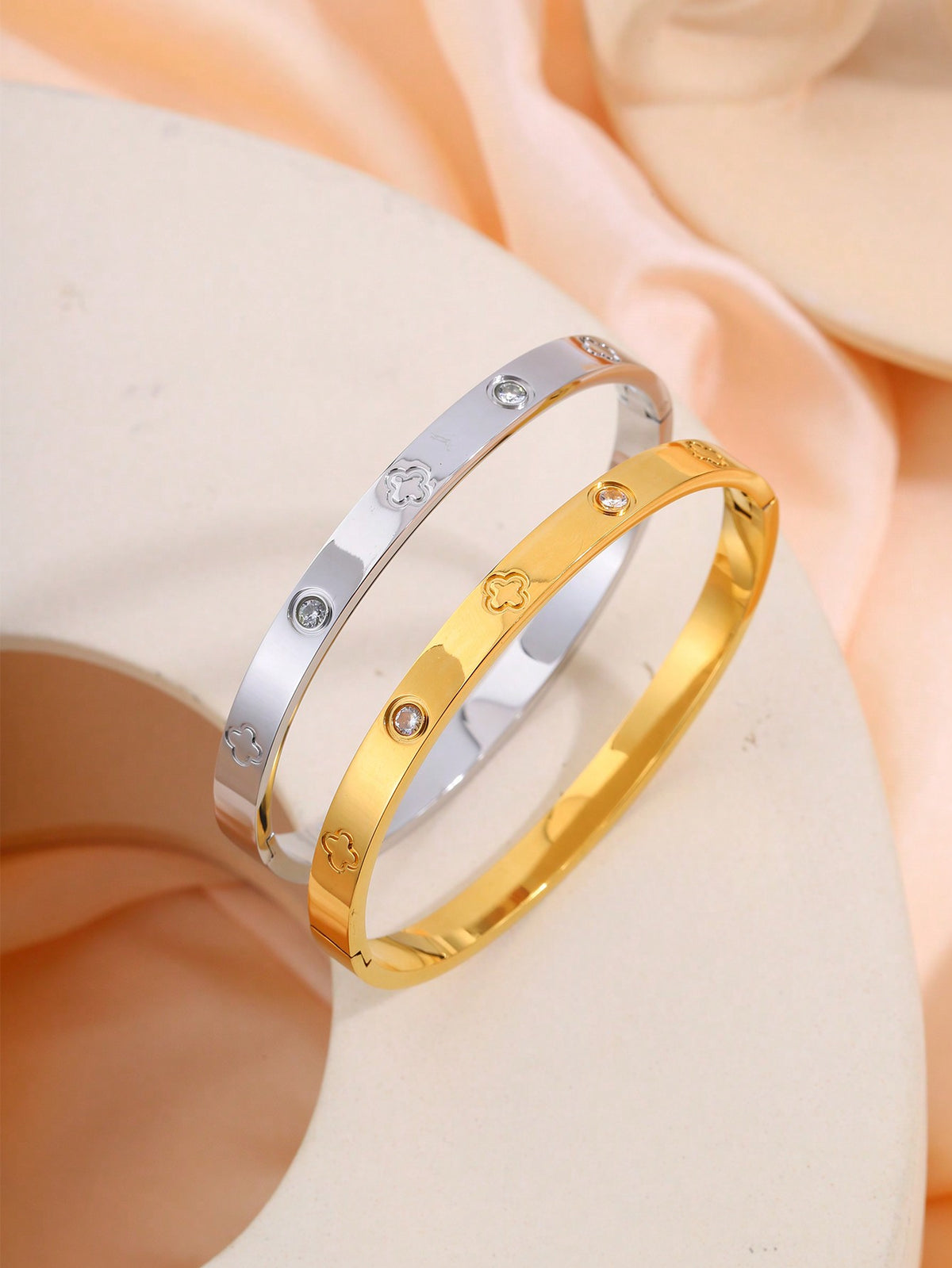 1 Piece Stainless Steel Bracelet For Unisex Daily Wear, Party Wear And Giving As Gift.